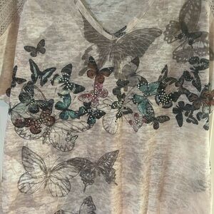 Dg 2 Cream Short Sleeve V-Neck Top with Multicolor Butterfly Print